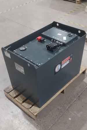 Литиевая батарея LiFePO4 для погрузчика Linde: подбор напряжения, ёмкости и размеров аккумулятора для складской техники, особенности выбора тяговых АКБ Elhim Iskra.