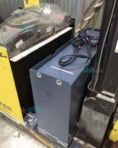 Подключённая литиевая тяговая батарея Elhim Iskra в ричтраке Hyster